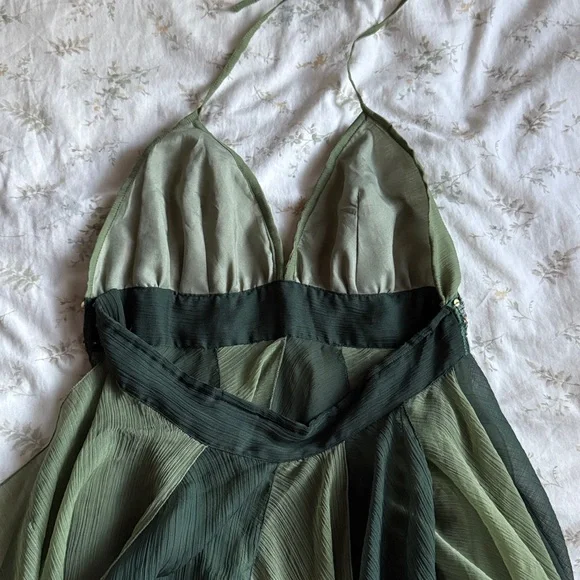 Solitaire green handkerchief hemline midi dress size medium - Picture 4 of 11